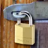 Čemodānu atslēgu piekaramā slēdzene MASTER LOCK 20 mm plata misiņa korpusa piekaramā slēdzene