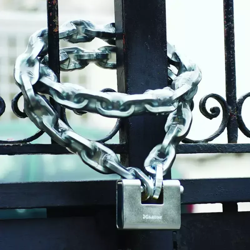 Piekaramā atslēga MASTER LOCK 680EURD 80mm rūdīta tērauda aizsargāta važa