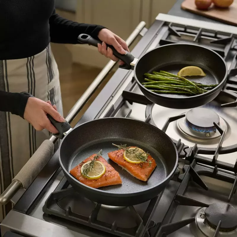 Universāla panna Fissler Adamant Comfort Round 24 cm melna