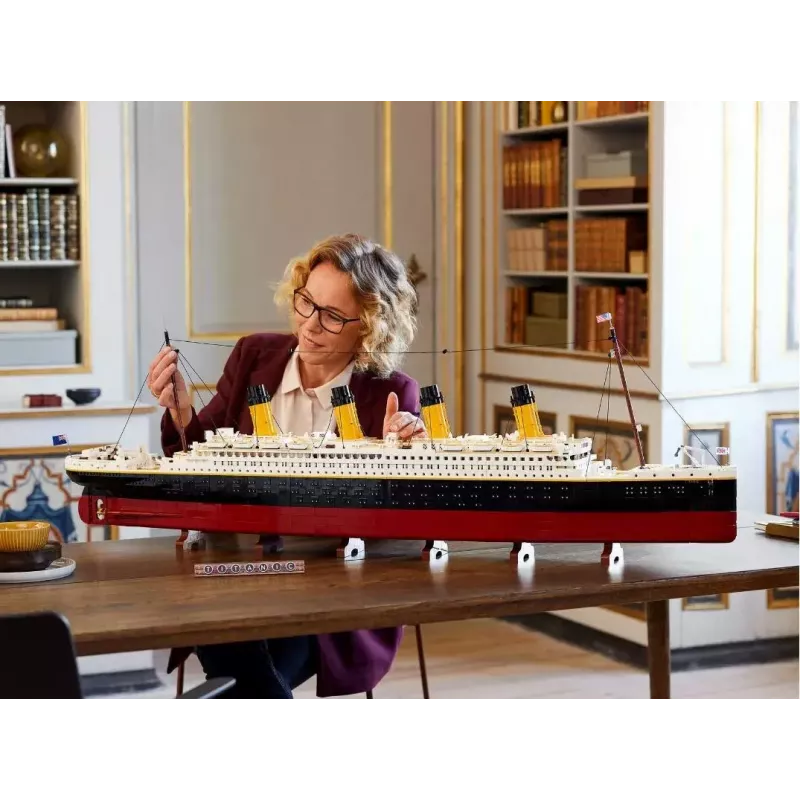 LEGO building set ICONS 10294 Titanic modeļa kopija — 9,090 gabali, 18+