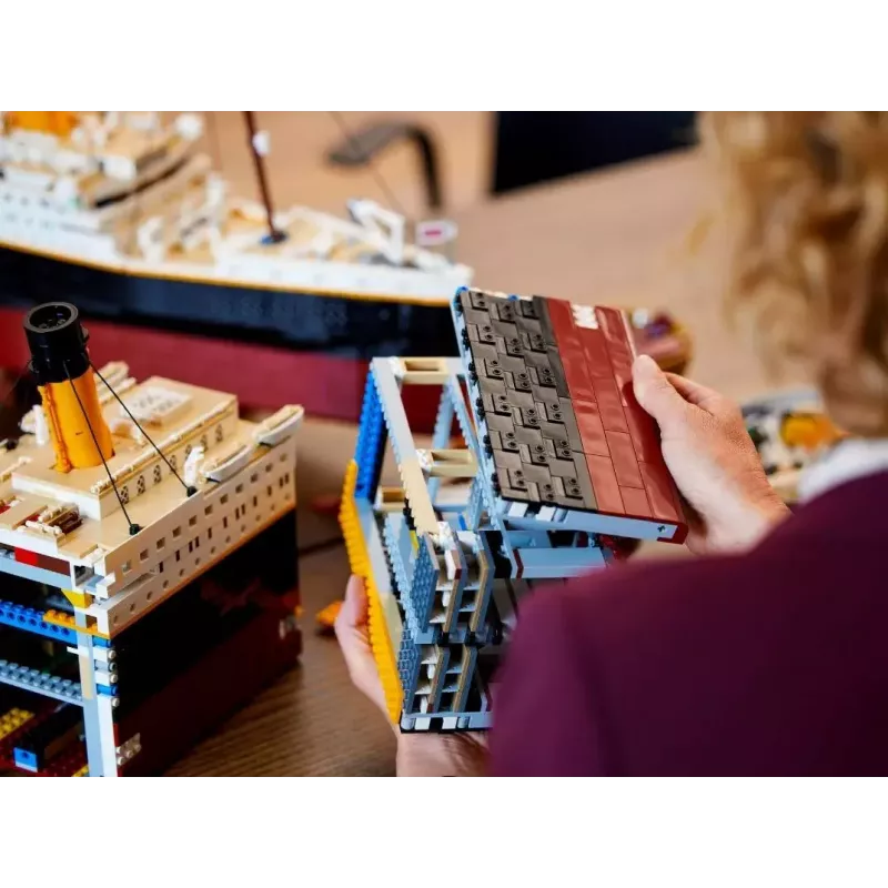 LEGO building set ICONS 10294 Titanic modeļa kopija — 9,090 gabali, 18+