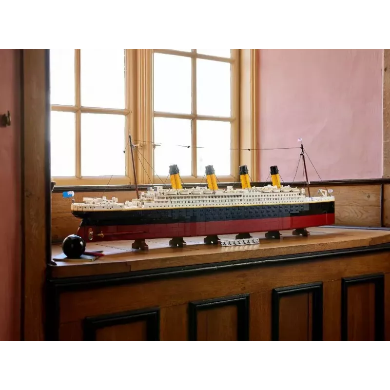 LEGO building set ICONS 10294 Titanic modeļa kopija — 9,090 gabali, 18+