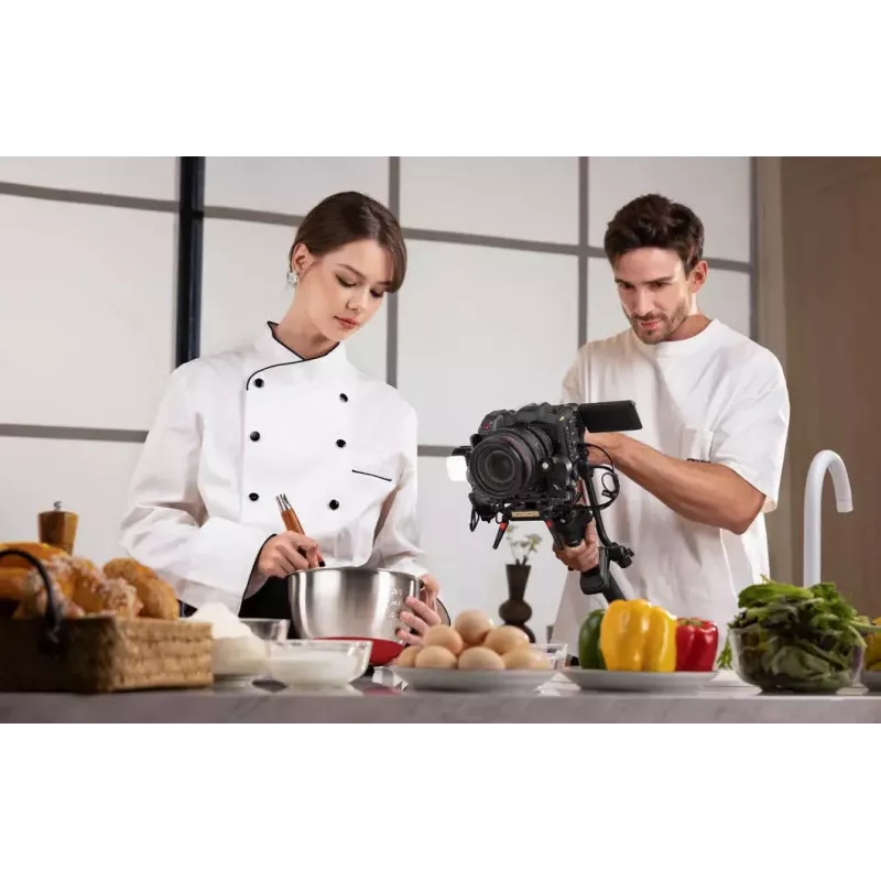 Gimbal Zhiyun Crane 4 3 asu stabilizators ar līdz pat 10 stundu akumulatora darbības laiku