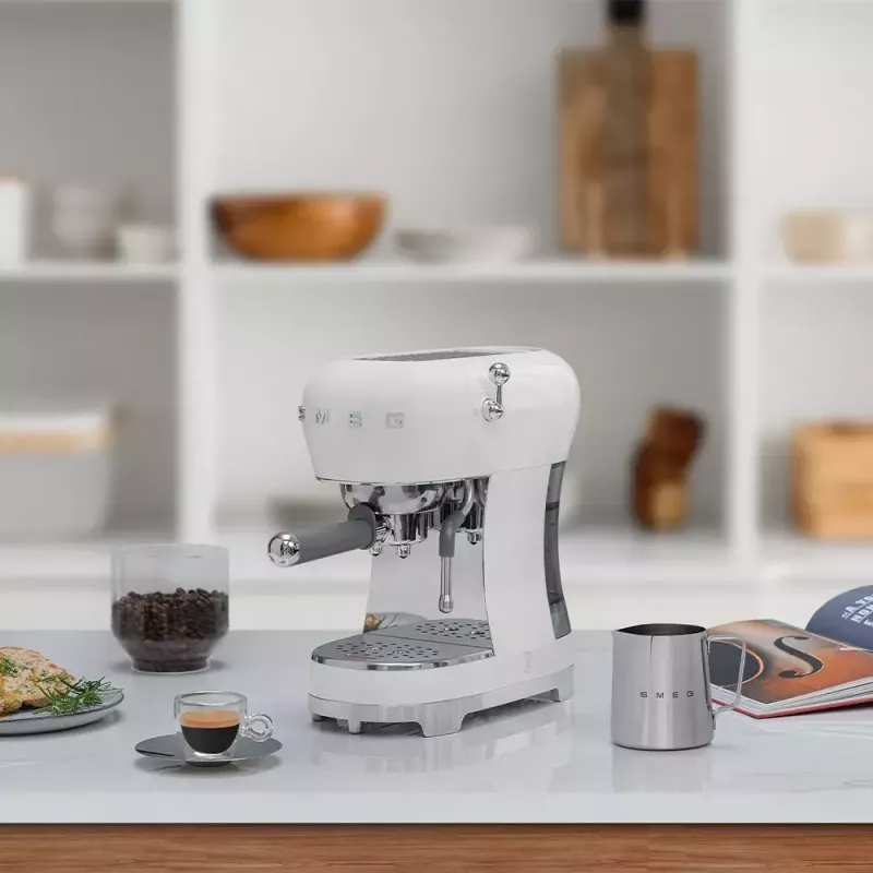 Espresso kafijas automāts Smeg 1.1 L ECF02WHEU