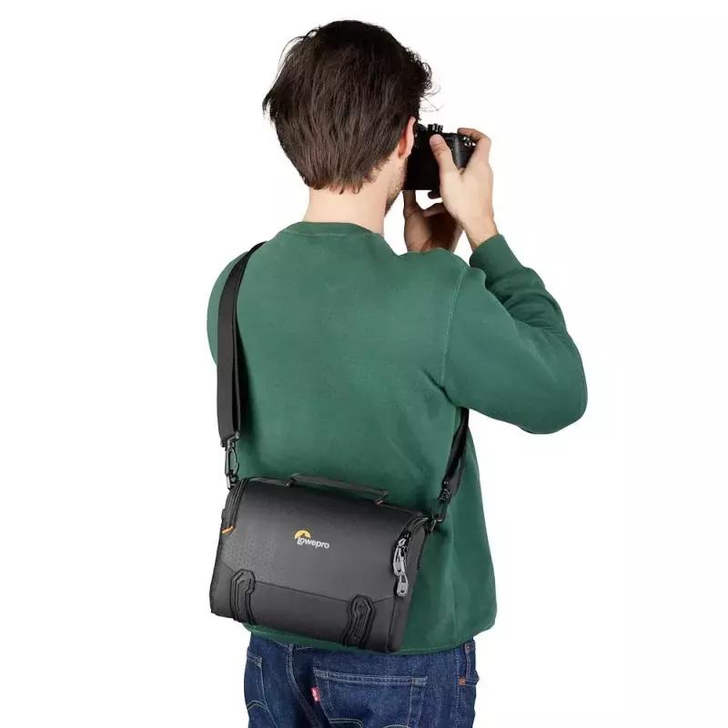 Sling soma Lowepro Adventura SH 140 III Melns Pleca siksna