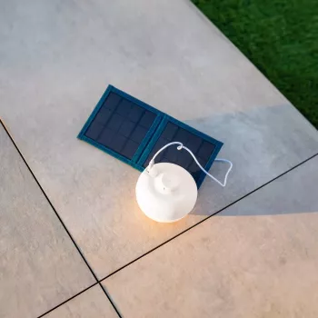Āra ar saules enerģiju uzlādējama Cherry Bulb lampa NewGarden CHERRY BULB baterija, balts korpuss, silta gaisma