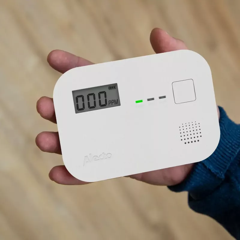 Oglekļa monoksīda detektors Alecto COA3910 — elektroķīmiskais CO sensors, darbināms ar baterijām, balts, 110×78×37 mm