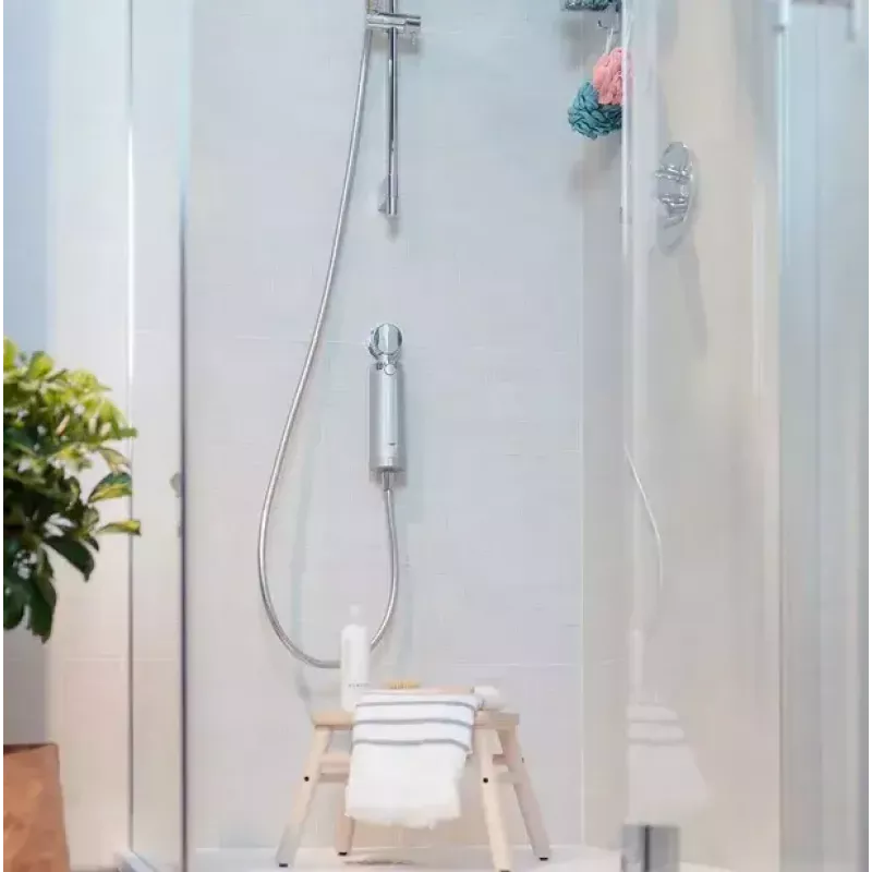 BWT Quick & Clean prekaļķa dušas filtra sistēma, balta