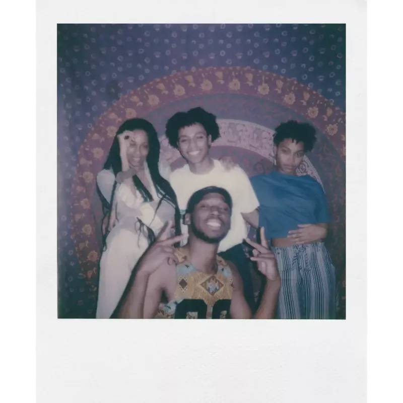 Momentfotoaparāts POLAROID Now Gen 3 Coral 9156 — analogs momentuzņēmumu fotoaparāts, krāsa Coral