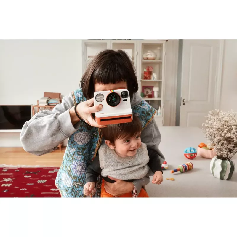 Momentfotoaparāts POLAROID Now Gen 3 Coral 9156 — analogs momentuzņēmumu fotoaparāts, krāsa Coral