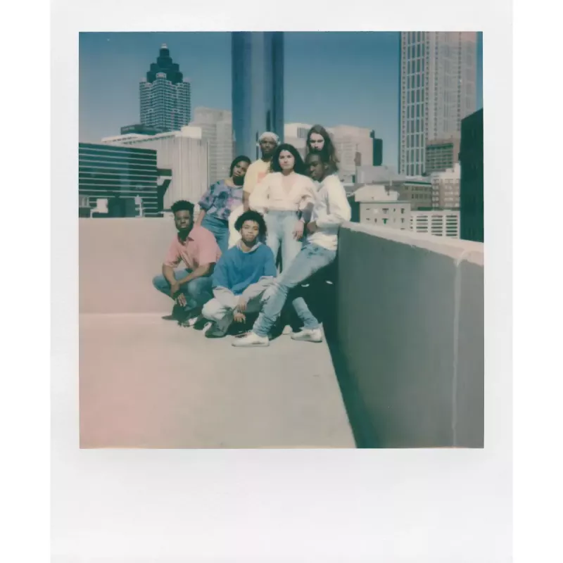 Momentuzņēmuma kamera POLAROID Now Gen 3 dzeltena — modelis 9158, analogā tūlītējās drukas kamera, iebūvēta zibspuldze