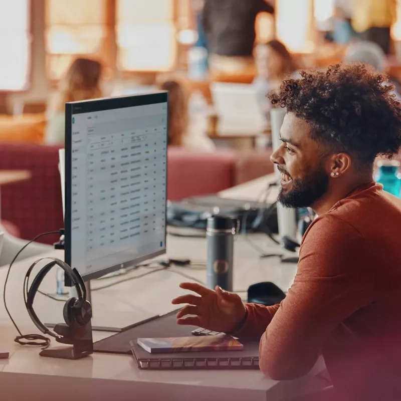 Poly Voyager Focus 2 Microsoft Teams sertificētas austiņas ar USB-A