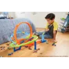 Hot Wheels Action Loop Cyclone Challenge trases komplekts ar 1:64 mēroga rotaļu automašīnu, ērta uzglabāšana