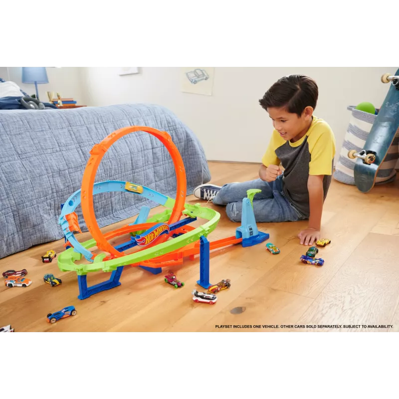 Hot Wheels Action Loop Cyclone Challenge trases komplekts ar 1:64 mēroga rotaļu automašīnu, ērta uzglabāšana