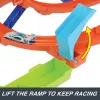 Hot Wheels Action Loop Cyclone Challenge trases komplekts ar 1:64 mēroga rotaļu automašīnu, ērta uzglabāšana