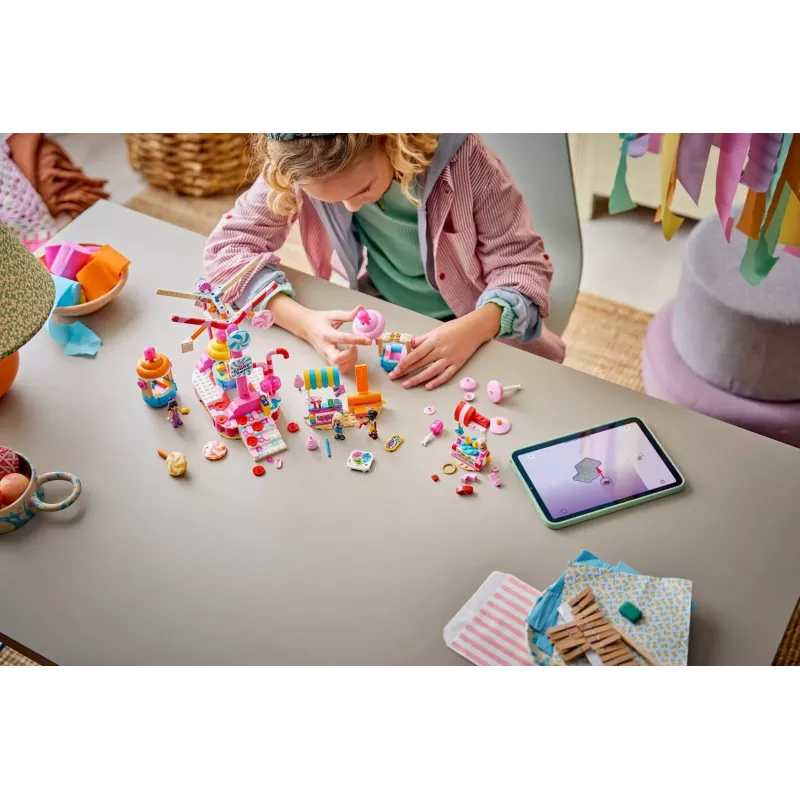 LEGO Friends 42700 Konfekšu un kēksiņu panorāmas rats (602 gab.)