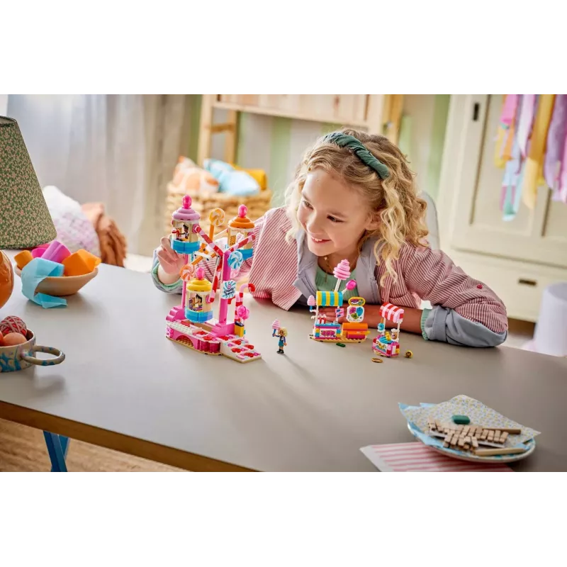 LEGO Friends 42700 Konfekšu un kēksiņu panorāmas rats (602 gab.)
