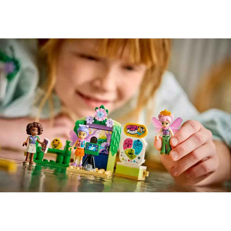 LEGO Friends 42702 Rotējošais ziedu un feju krūzīšu atrakcijs (321 gab.)
