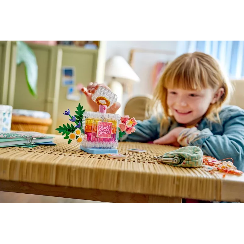 LEGO Creator 3-in-1 31383 Ziedu dekors smaržu pudele (286 gab.)