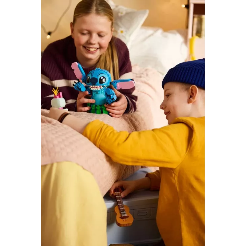 LEGO Disney 43296 Stitch & Scrump Būvēšanas Komplekts (713 Gabali)