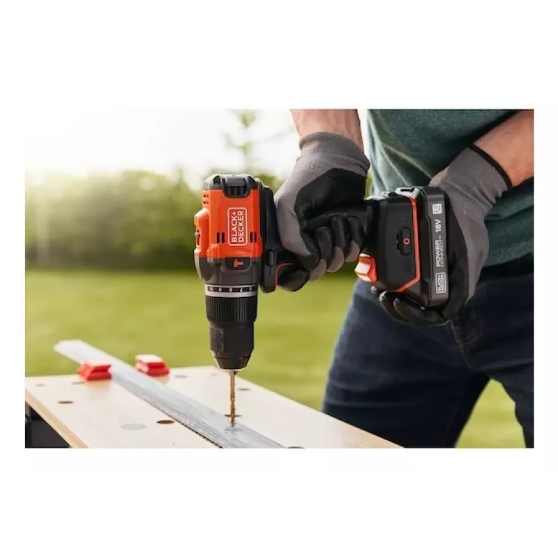 Black & Decker BLD683XN-XJ Vada triecienurbis 680W 13mm Atslēgas patrona 0-3000 RPM Melns/Oranžs