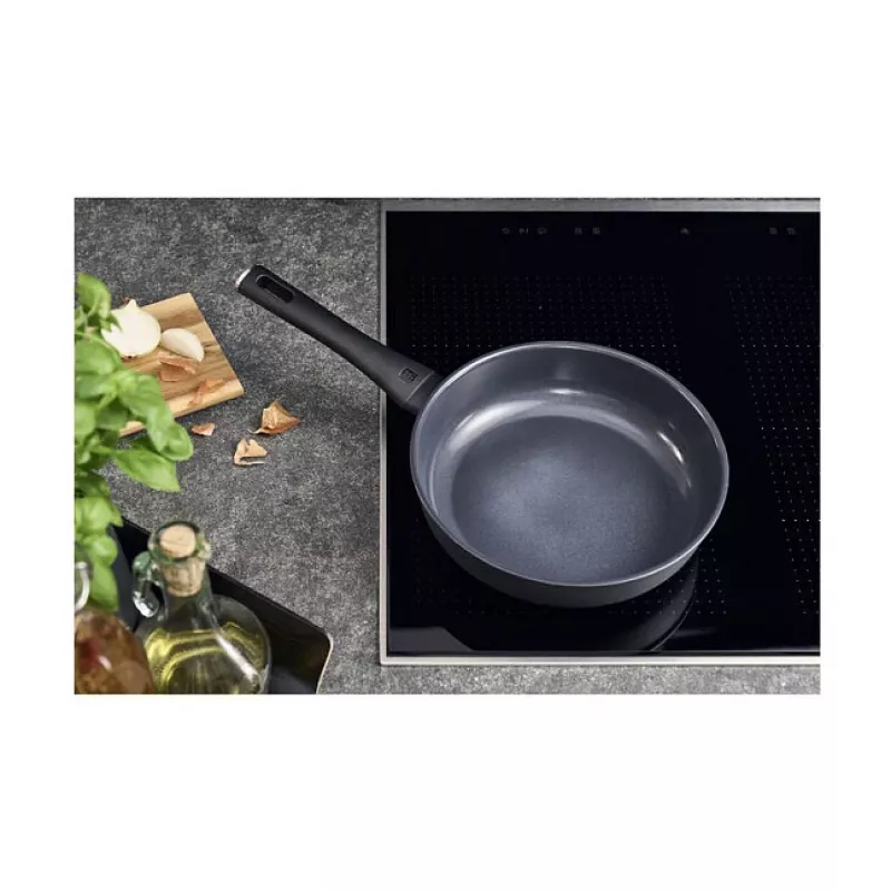 ZWILLING Madura Plus 28 cm Sauté Panna, Melna, Kalts Alumīnijs, Duraslide Ultra Nelīpošs, Piemērots Indukcijai