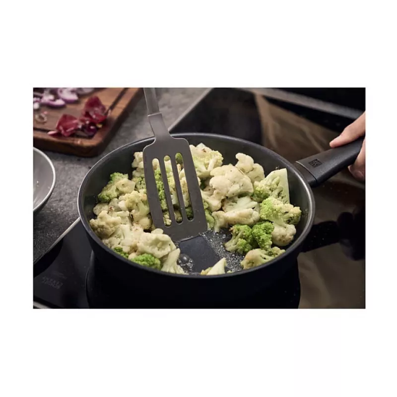ZWILLING Madura Plus 28 cm Sauté Panna, Melna, Kalts Alumīnijs, Duraslide Ultra Nelīpošs, Piemērots Indukcijai