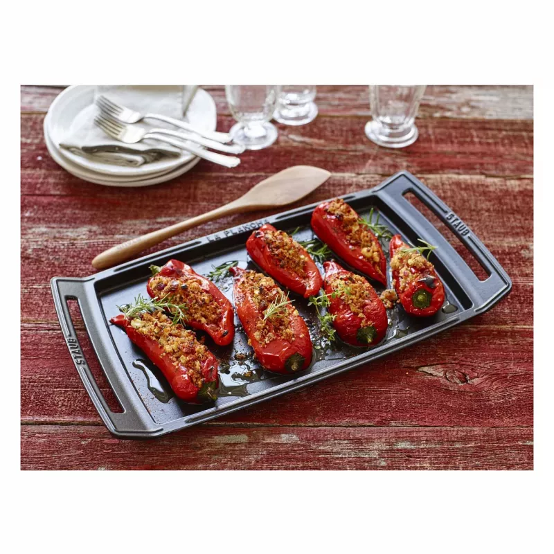 Staub Taisnstūra čuguna cepšanas panna ar vāku, melna, indukcijai piemērota, 38 cm