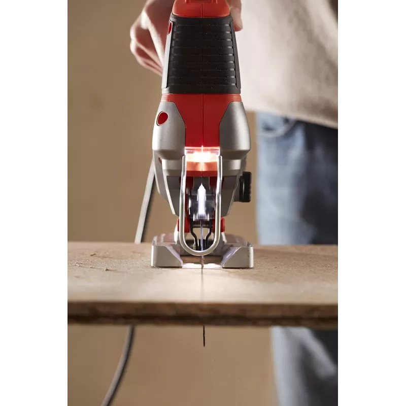 Black & Decker BES610K-QS 650W Svārsta finierzāģis komplektā ar kastīti