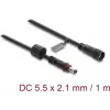 Delock DC pagarinājuma kabelis 5.5 x 2.1 mm spraudnis pret ligzdu ar skrūvju fiksatoru M12 x 1.75 mm vītne ūdensizturīgs 18 AWG, 1 m melns