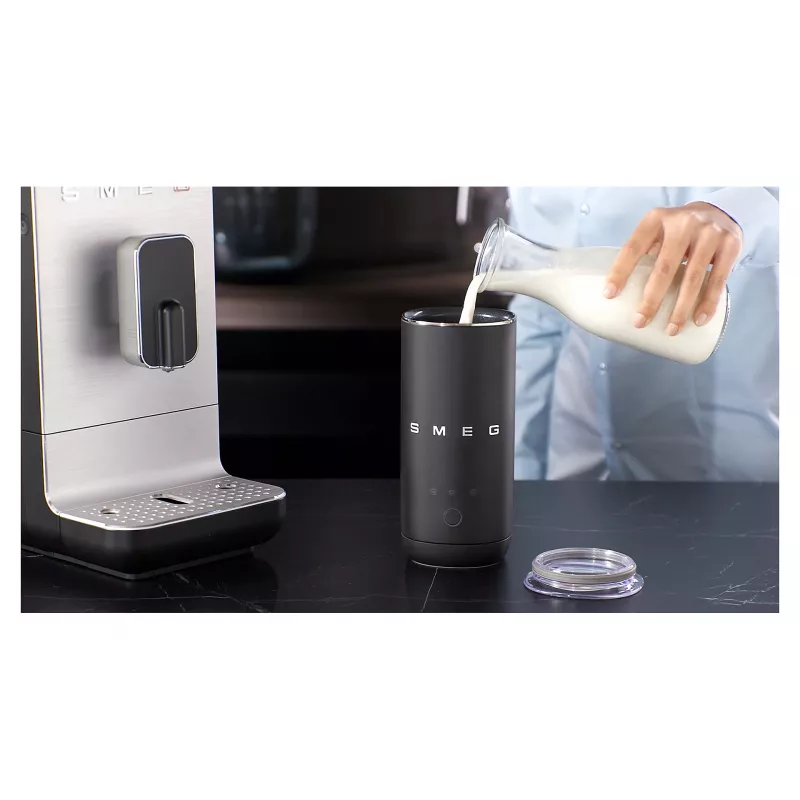 SMEG BCC11BLMEU Kafijas automāts ar dzirnaviņām un tvaika funkciju, matēti melns