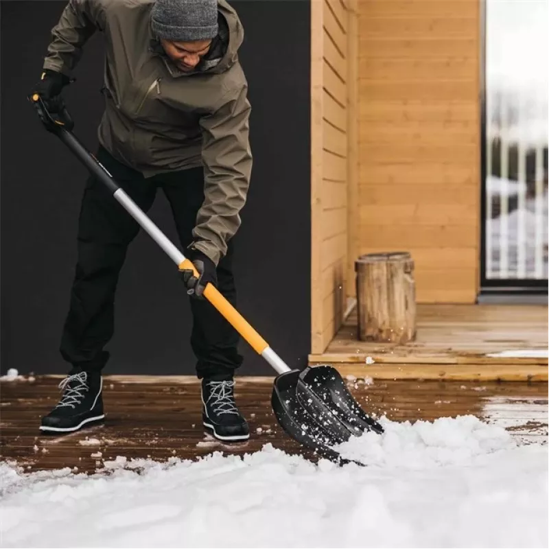 Fiskars 1057189 Sniega lāpsta Metāla Melna, Oranža