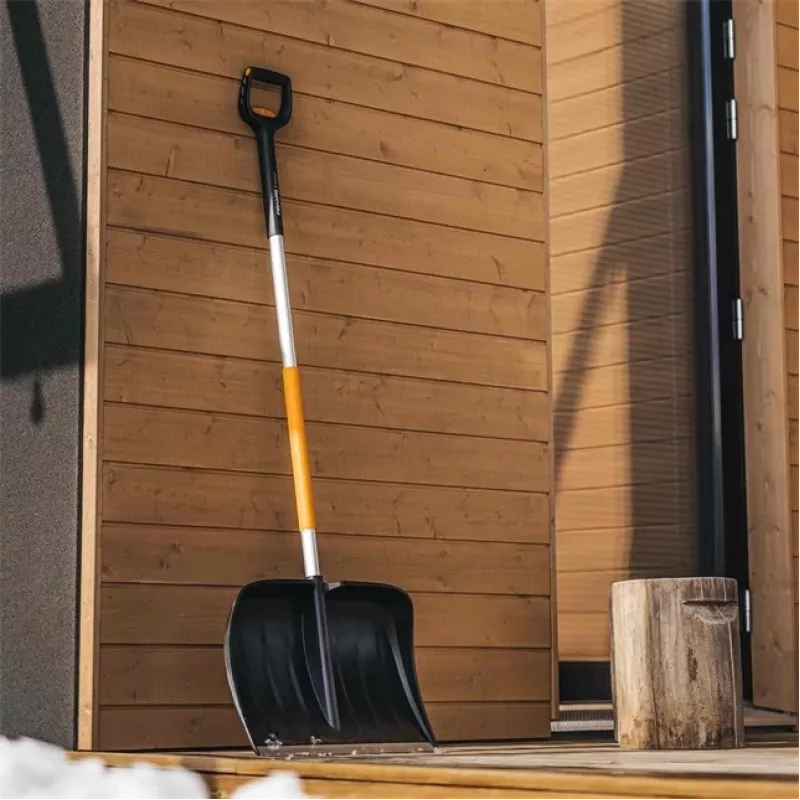 Fiskars 1057189 Sniega lāpsta Metāla Melna, Oranža