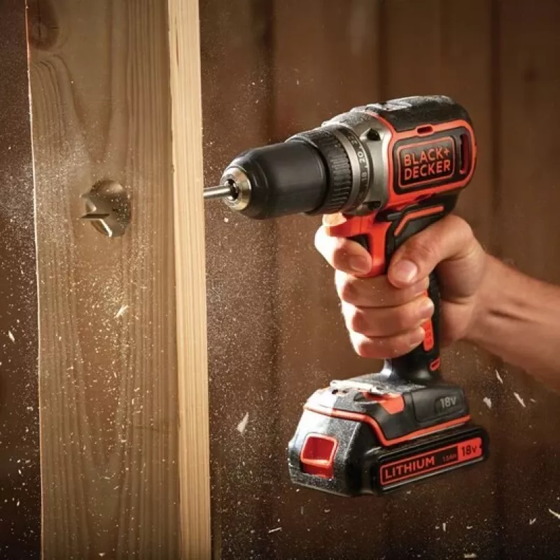 Black & Decker BL186KB-QW 18V Bezvadu Bezsuku Āmura Urbji 1650 RPM (2x1.5Ah Akumulatori, Lādētājs, Futrālis)