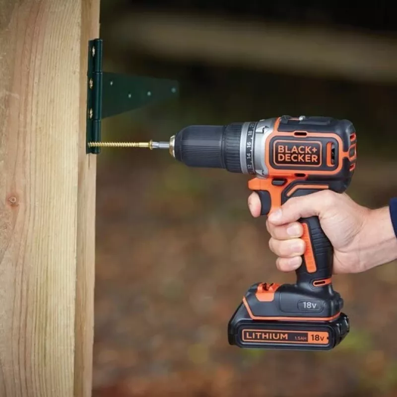 Black & Decker BL186KB-QW 18V Bezvadu Bezsuku Āmura Urbji 1650 RPM (2x1.5Ah Akumulatori, Lādētājs, Futrālis)