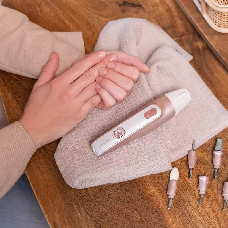 Cecotec PinkyCare 700 Perfect Nails elektriskais manikīra un pedikīra komplekts, nagu urbis, 7 stiprinājumi, 2 ātrumi, uzlādējams, rozā/balts