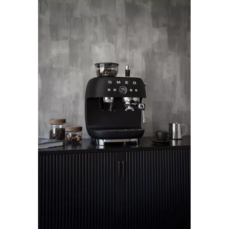 Smeg EGF03BLMEU Espresso kafijas automāts ar dzirnaviņām, 1650 W, melns