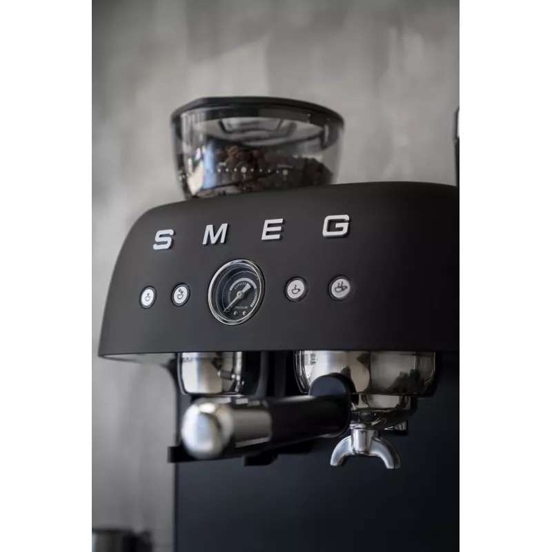 Smeg EGF03BLMEU Espresso kafijas automāts ar dzirnaviņām, 1650 W, melns
