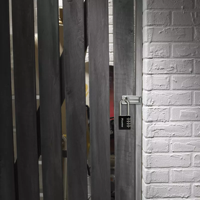 Master Lock 7640EURDBLK kombinācijas atslēga 40 mm korpusa platums, rūdīta tērauda cilpa, 4 ciparu pārslēdzama, sudraba/pelēka