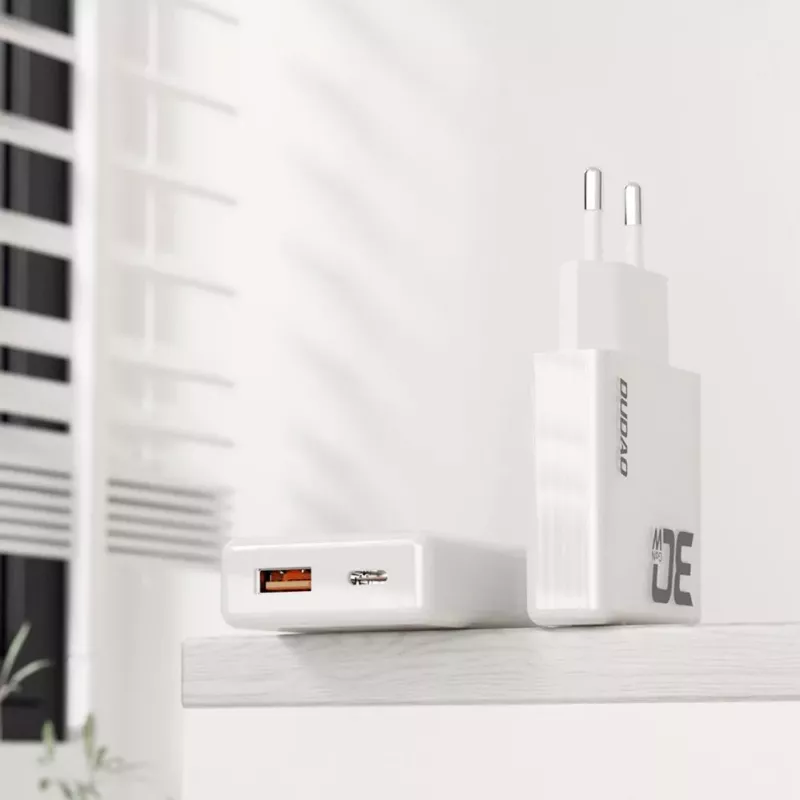 Dudao A30EU GaN 30W USB-C USB-A sienas lādētājs ar USB-C uz USB-C kabeli 1m Balts