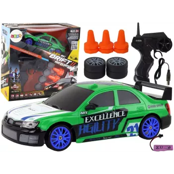 LEAN TOYS Ar vadību vadāma sporta automašīna R/C 1:24 Zaļa ar maināmiem riteņiem