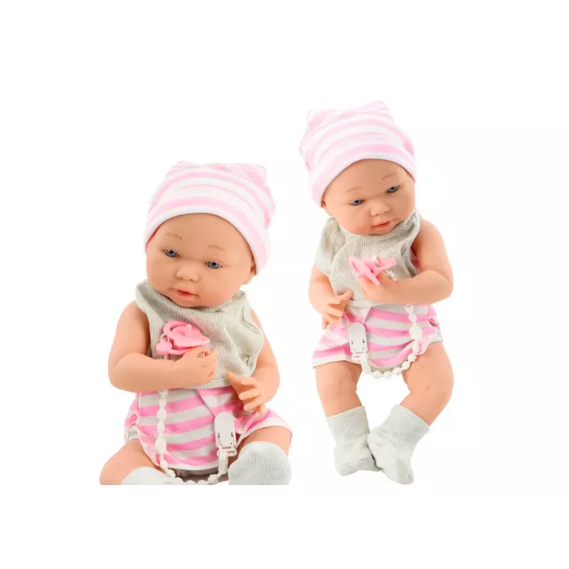 LEAN TOYS Bērnu lelle baltā un rozā apģērbā, cepurē, knupītī, priekšautiņā, segā
