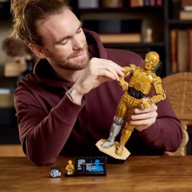 LEGO būvējamā figūra Zvaigžņu kari C-3PO modelis 75398 — 1 138 detaļas, 380 mm izstādāms kolekcionējams priekšmets