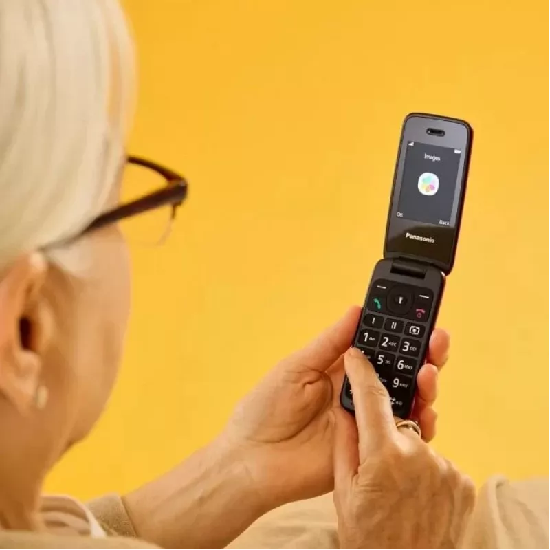 Panasonic KX-TU410EXB Mobilais telefons Clamshell Melns