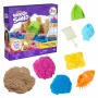 Kinetic Sand Beach Adventure komplekts – 907g smiltis 3 krāsās ar veidnēm, rīku un rotaļu paplāti