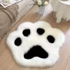 LEAN Plush Paw mīkstais kažokādas paklājs melns un balts 60 x 60 cm