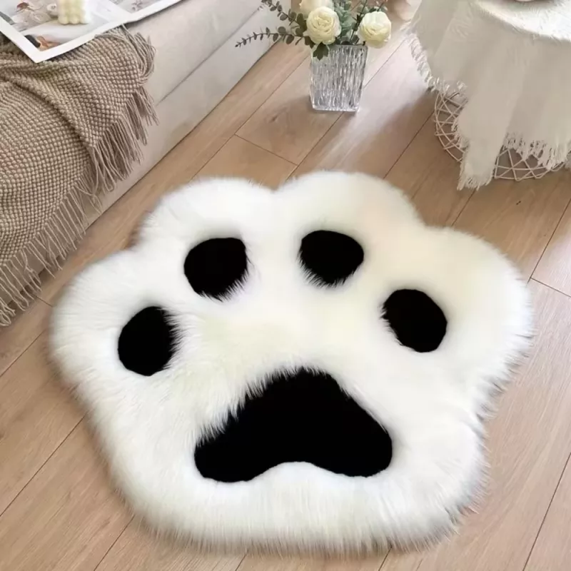 LEAN Plush Paw mīkstais kažokādas paklājs melns un balts 60 x 60 cm