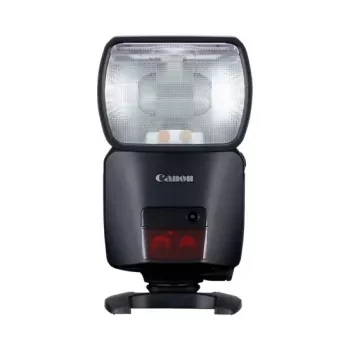 Canon EOS R50 bezspoguļa kamera ar RF-S 18-45mm objektīva komplektu