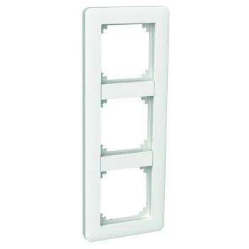 SCHNEIDER ELECTRIC EXXACT 3-VIETU RĀMIS AR TILTU Q-BA