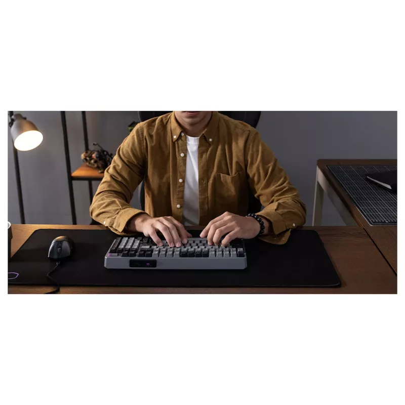 Cooler Master MK770 bezvadu mehāniskā tastatūra (franču AZERTY) - Kailh Box V2 Red slēdži, RGB fona apgaismojums, karsti nomaināmi, gasket mount, 4000mAh akumulators, magnētiskais plaukstu balsts